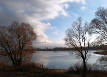 Юрьев монастырь в Великом Новгороде - осенний пейзаж