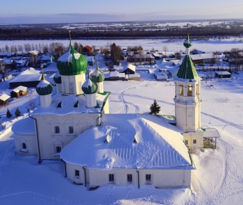 Церковь Димитрия Солунского в селе Ломоносово - зимняя панорама