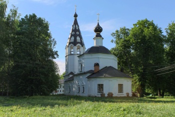 Успенский собор в Плёсе - православный храм XVII века