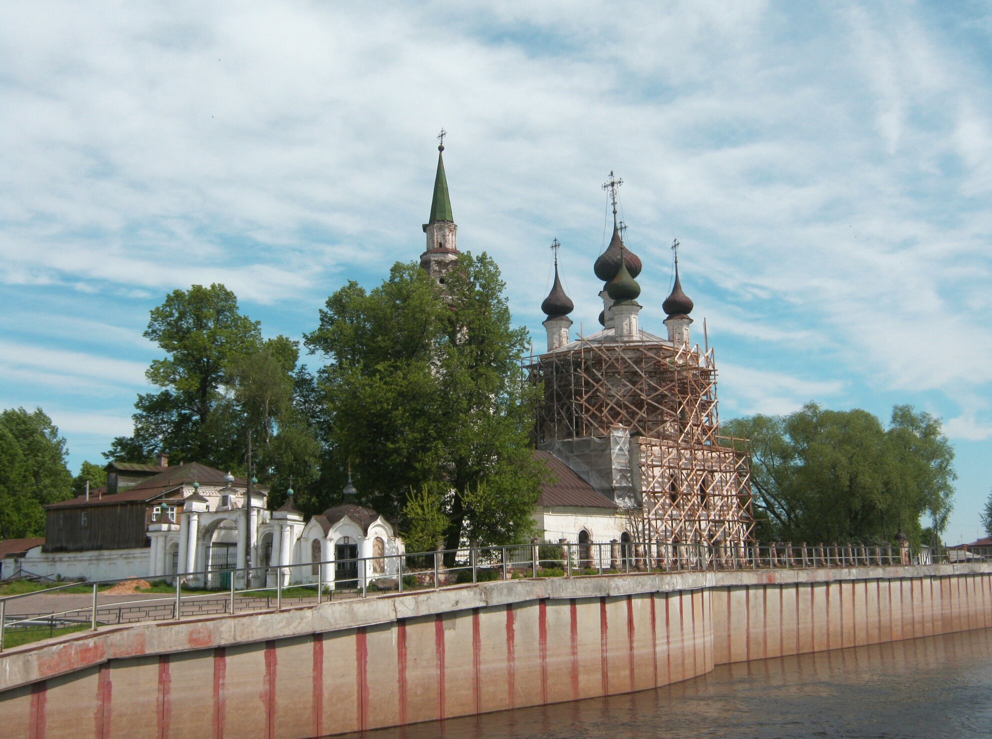 Троицкая церковь в селе Холуй