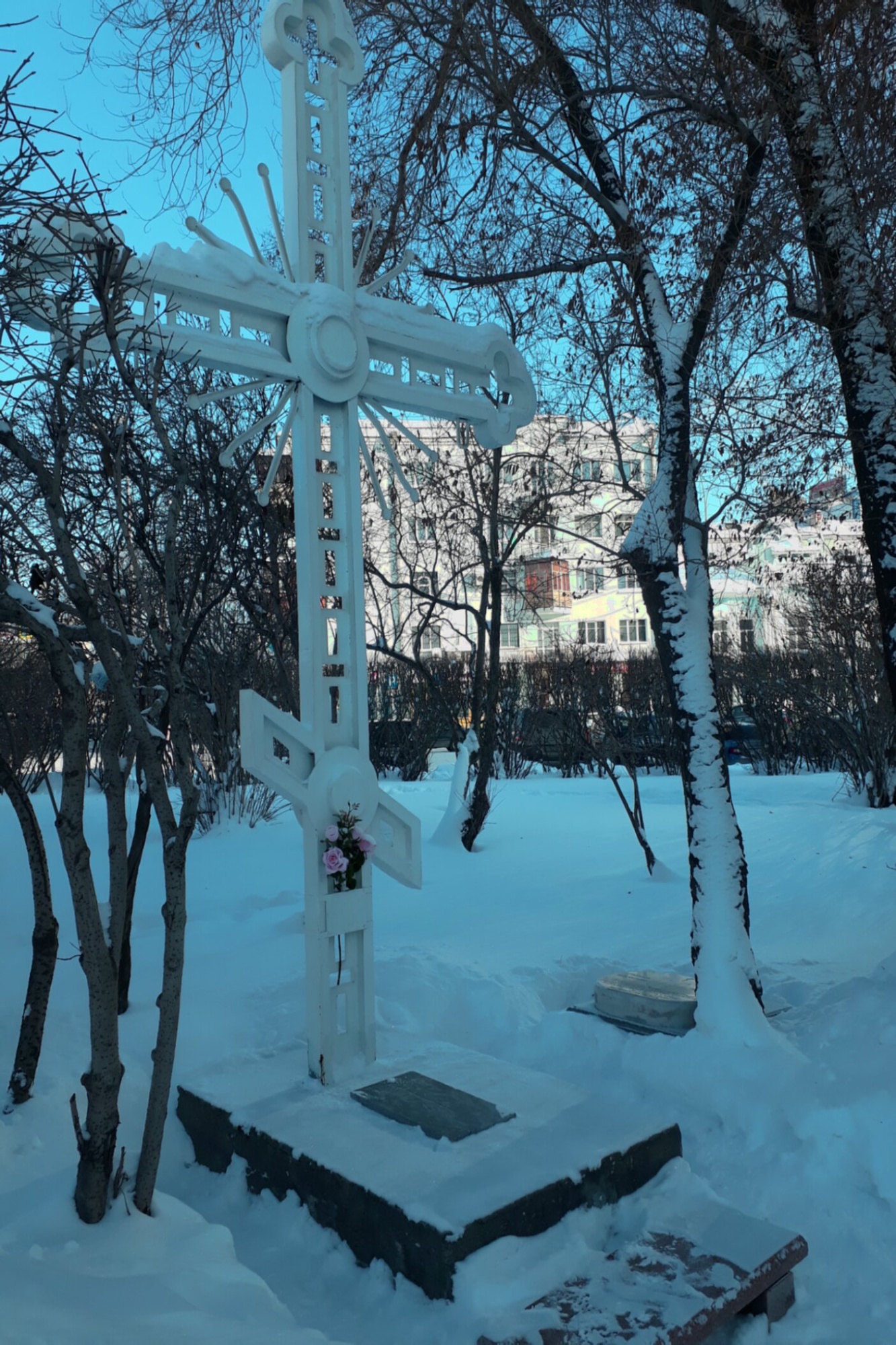 Памятный крест у Часовни святой великомученицы Екатерины в Екатеринбурге