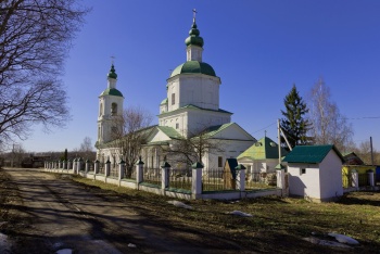Храм Воскресения Христова в селе Молоди