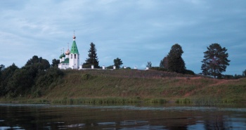 Введенская церковь: вид с Волги