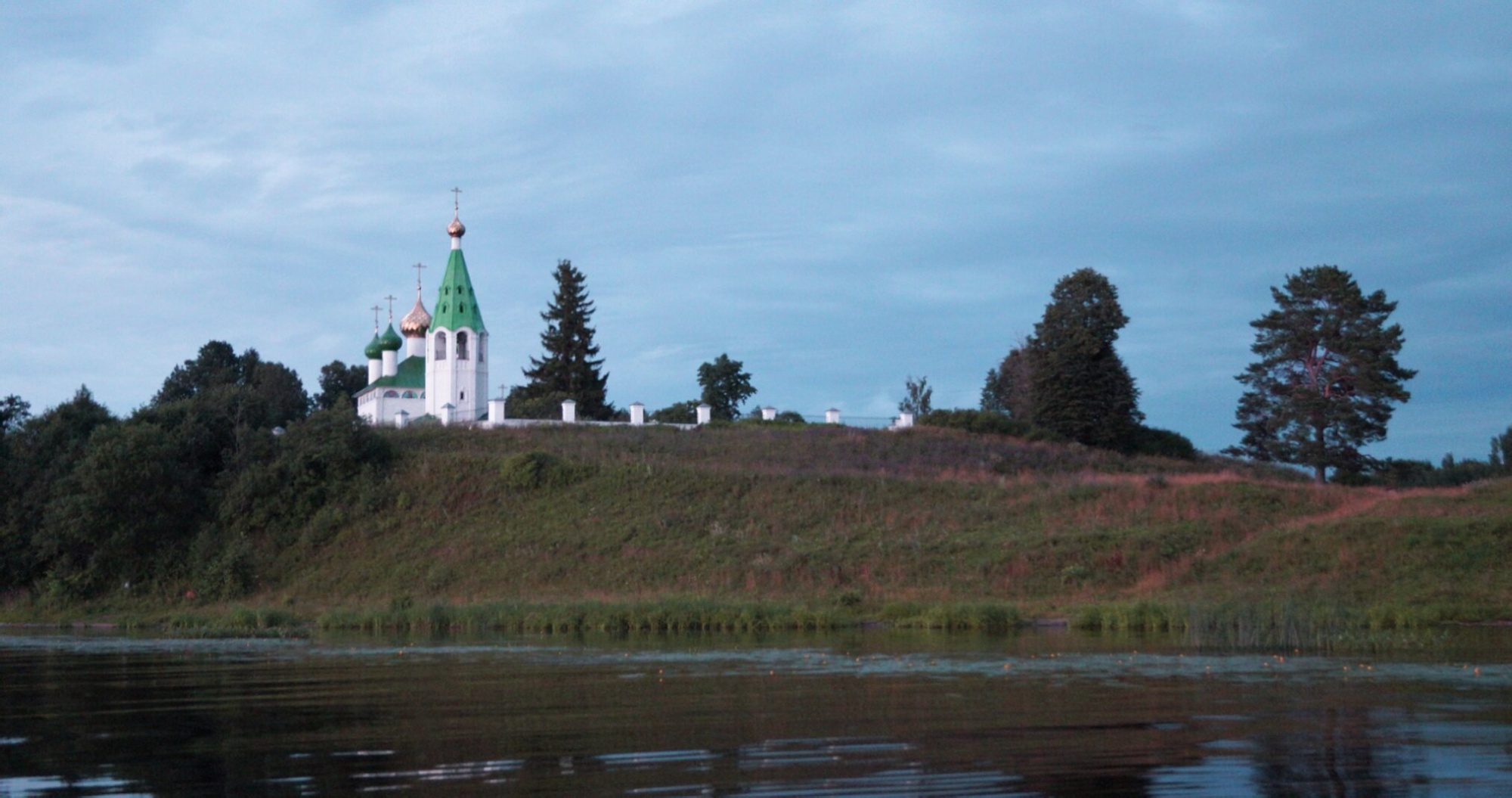 Введенская церковь: вид с Волги