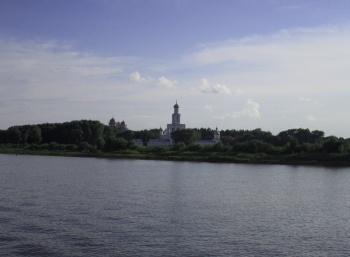 Свято-Юрьев монастырь на реке Волхов в Великом Новгороде