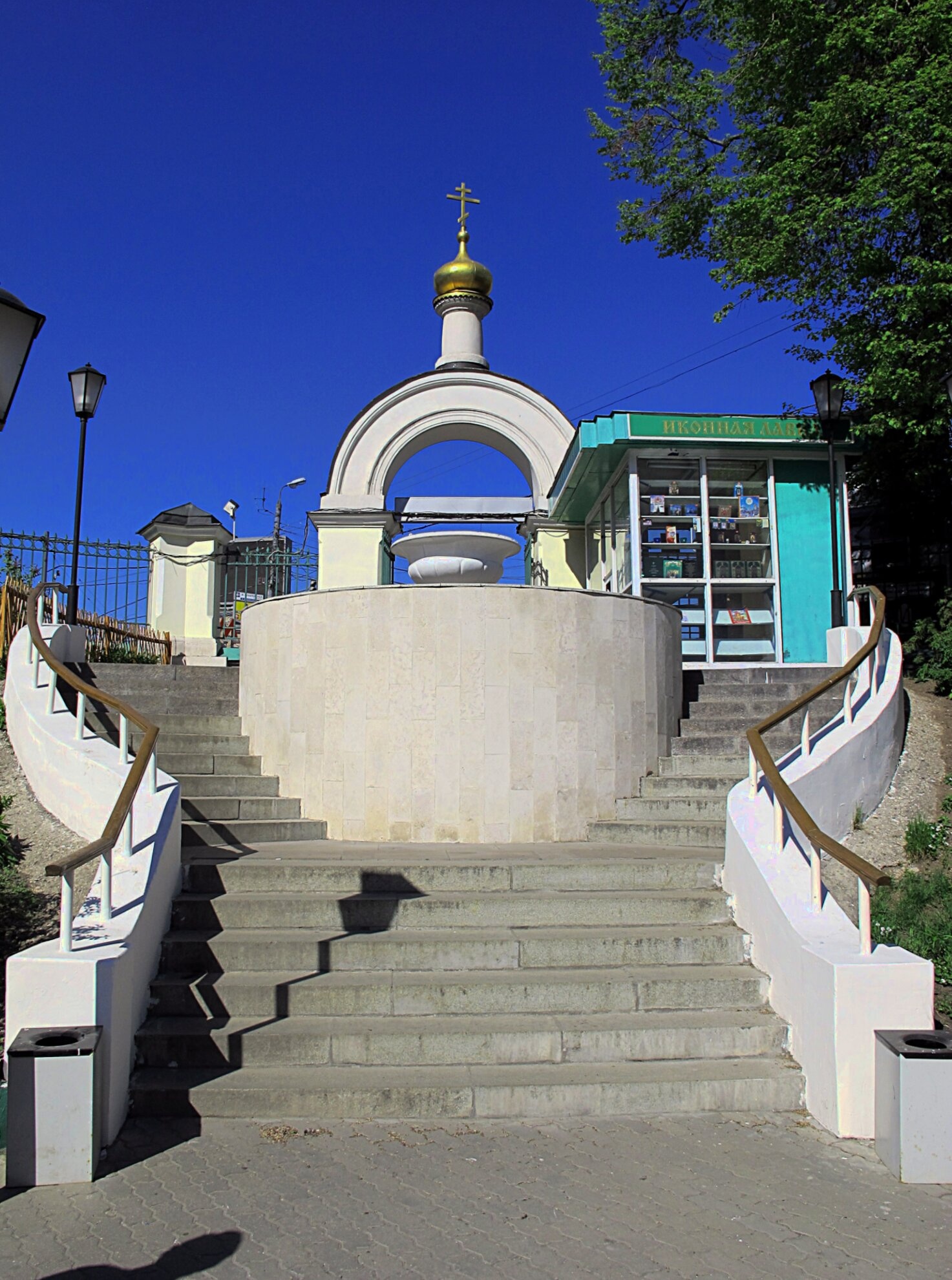 Колокольня Храма Троицы Живоначальной в Листах