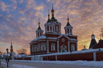 Брусенский Успенский монастырь в Коломне: зимний вид древней обители