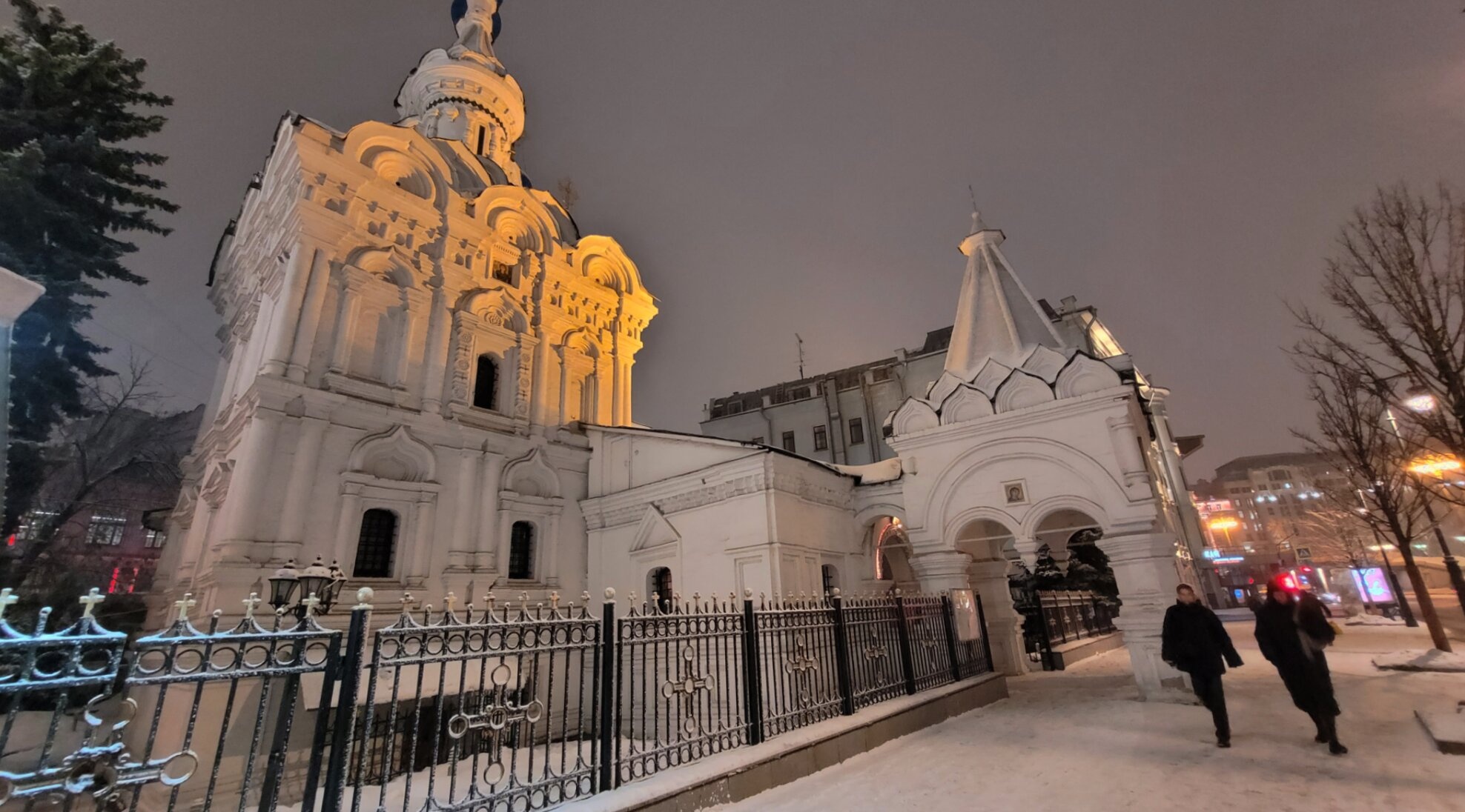 Церковь Рождества Пресвятой Богородицы в Путинках - зимняя ночная фотография
