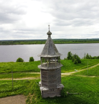 Колокольня Георгиевской церкви в деревне Верхняя Паленьга