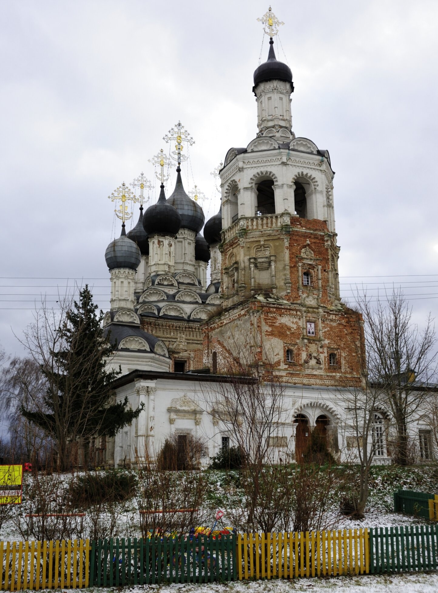 Храм Троицы Живоначальной в селе Дединово
