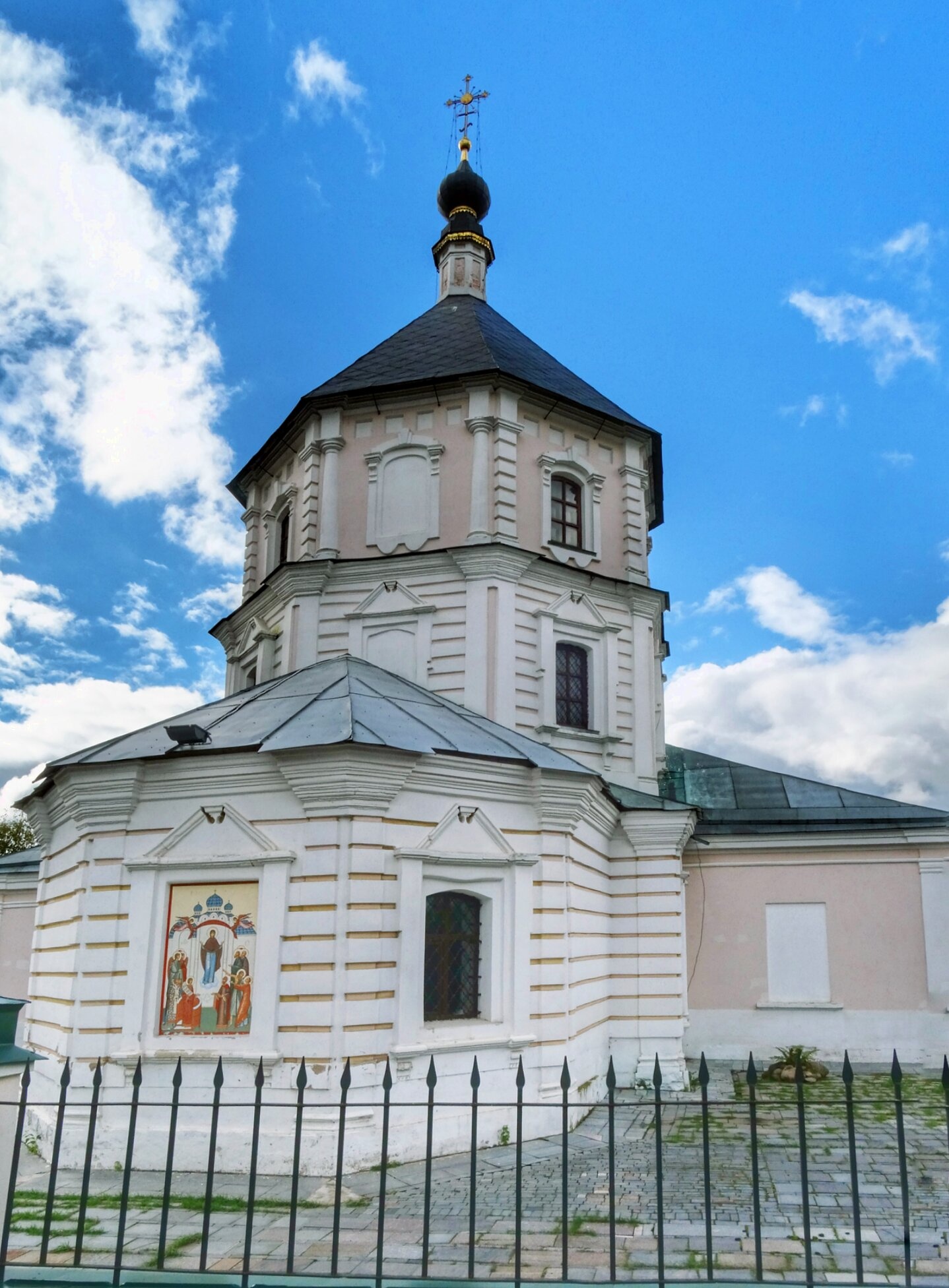 Храм Покрова Пресвятой Богородицы на набережной Тьмаки в Твери
