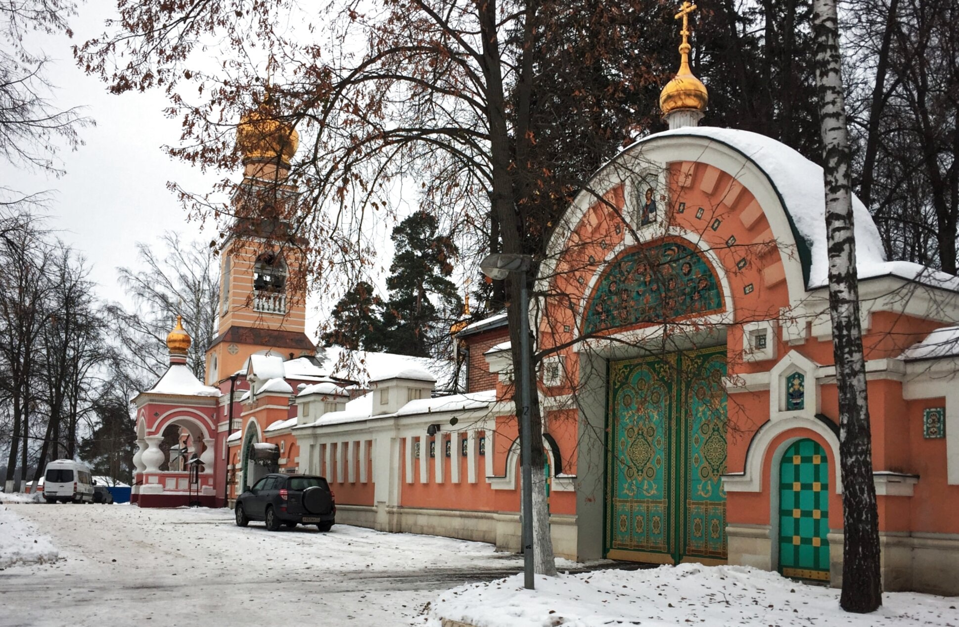Храм Преображения Господня в Переделкино зимой