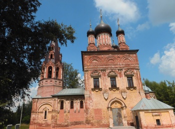 Храм Покрова Пресвятой Богородицы в усадьбе Мещерское