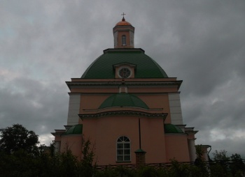 Круглое окно-люкарна Свято-Троицкого храма в Каменске-Уральском