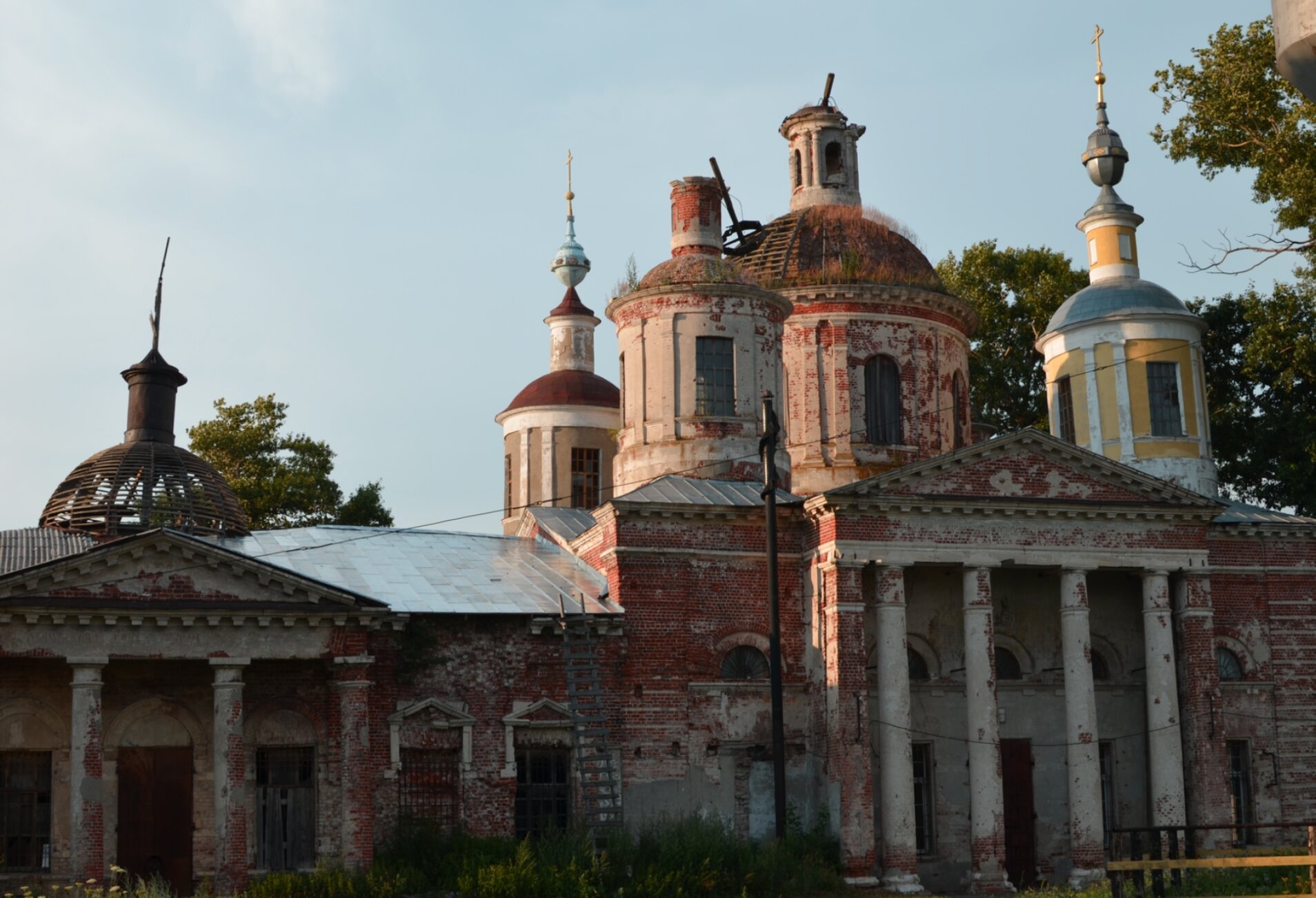 Церковь Воскресения Христова в селе Ловцы