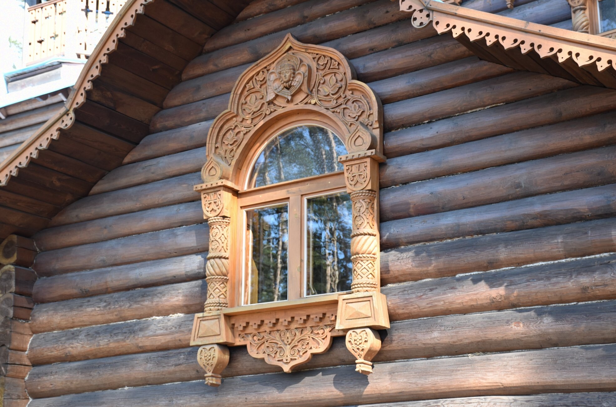 Резной наличник Церкви Коневской иконы Божией Матери