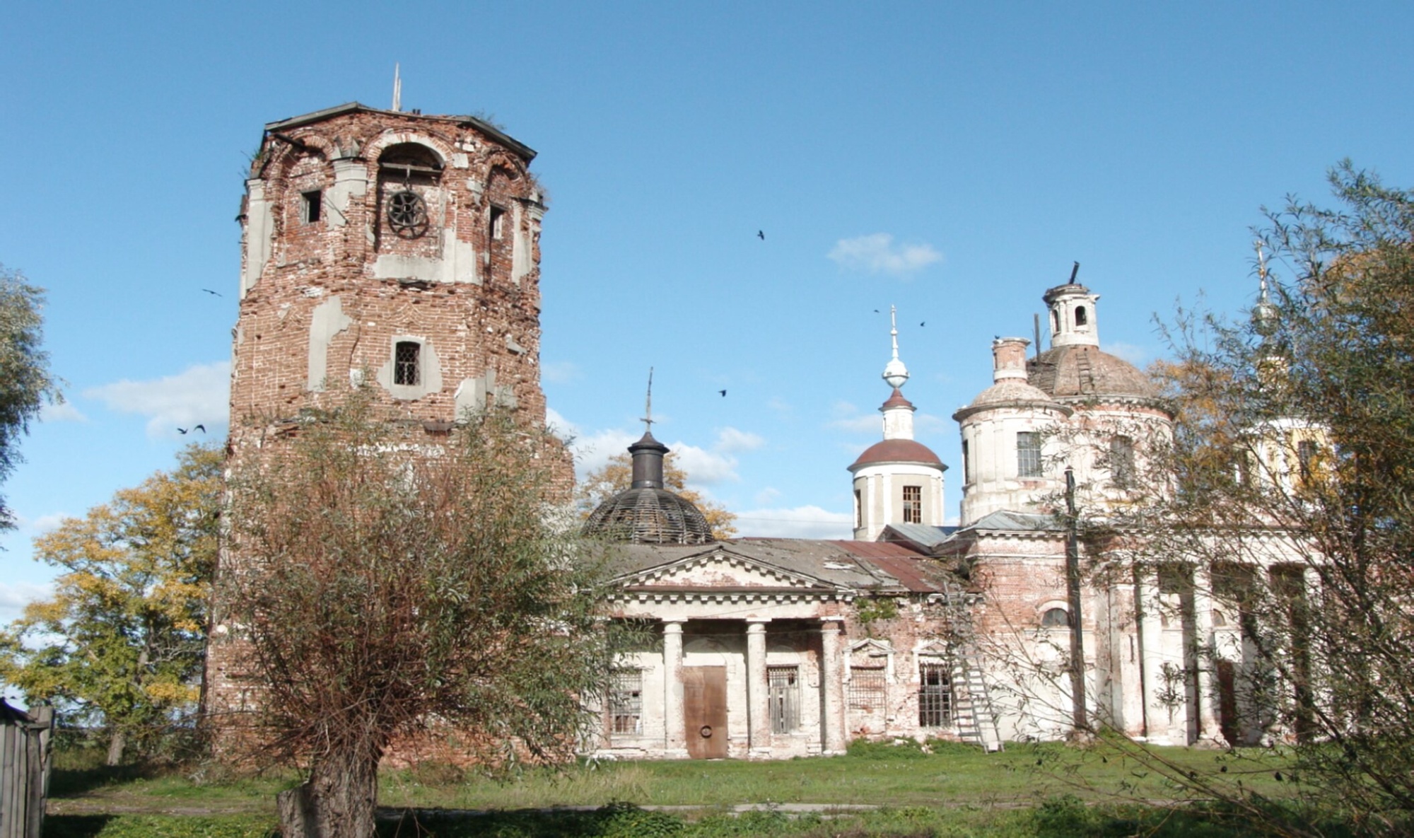 Церковь Воскресения Христова в селе Ловцы
