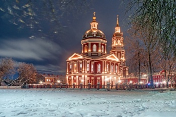 Спасский собор в Кирове зимним вечером