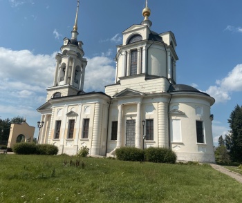 Церковь иконы Божией Матери «Знамение» в Комлево