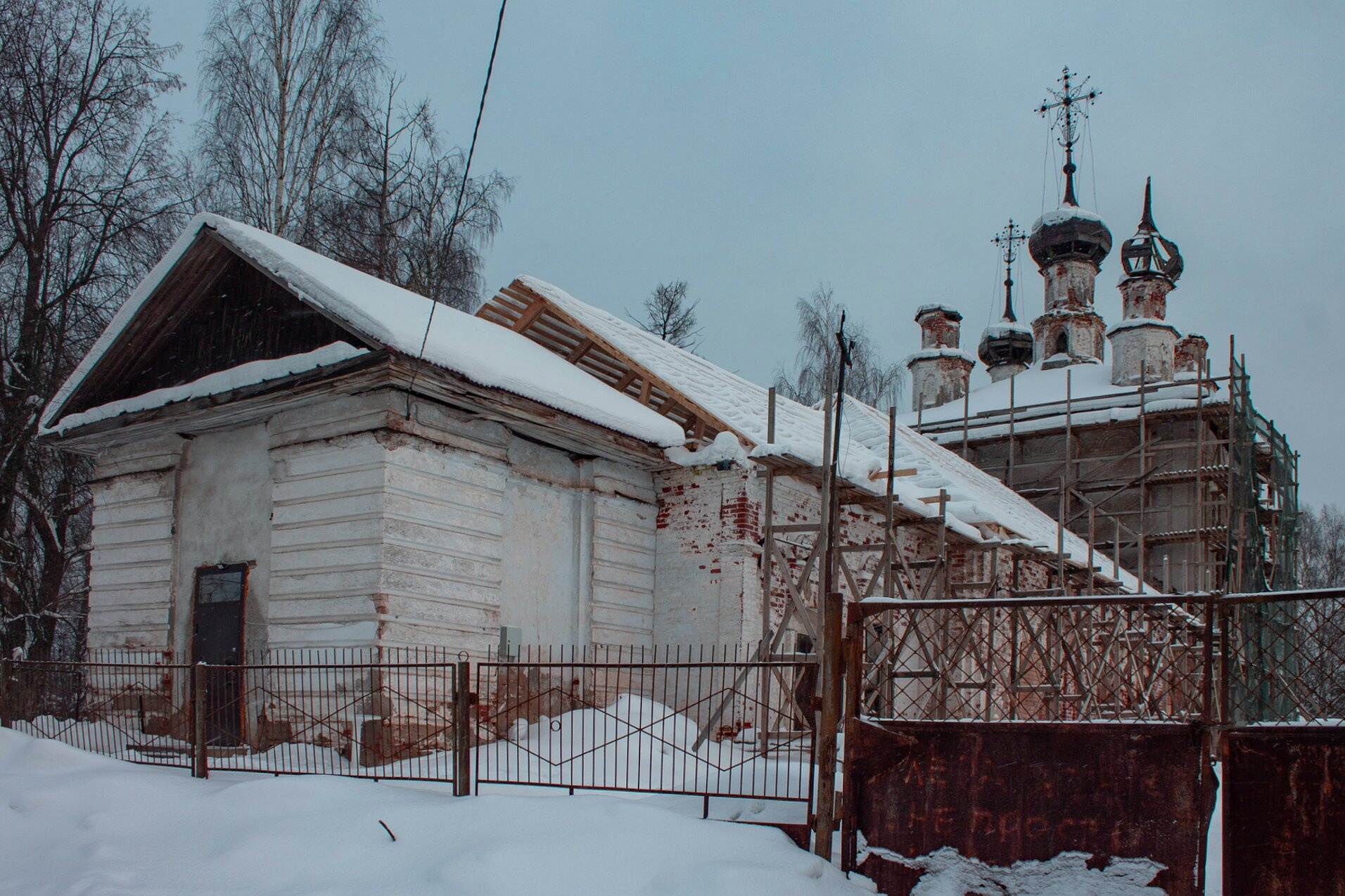 Церковь Рождества Христова в Устюжне во время реставрации