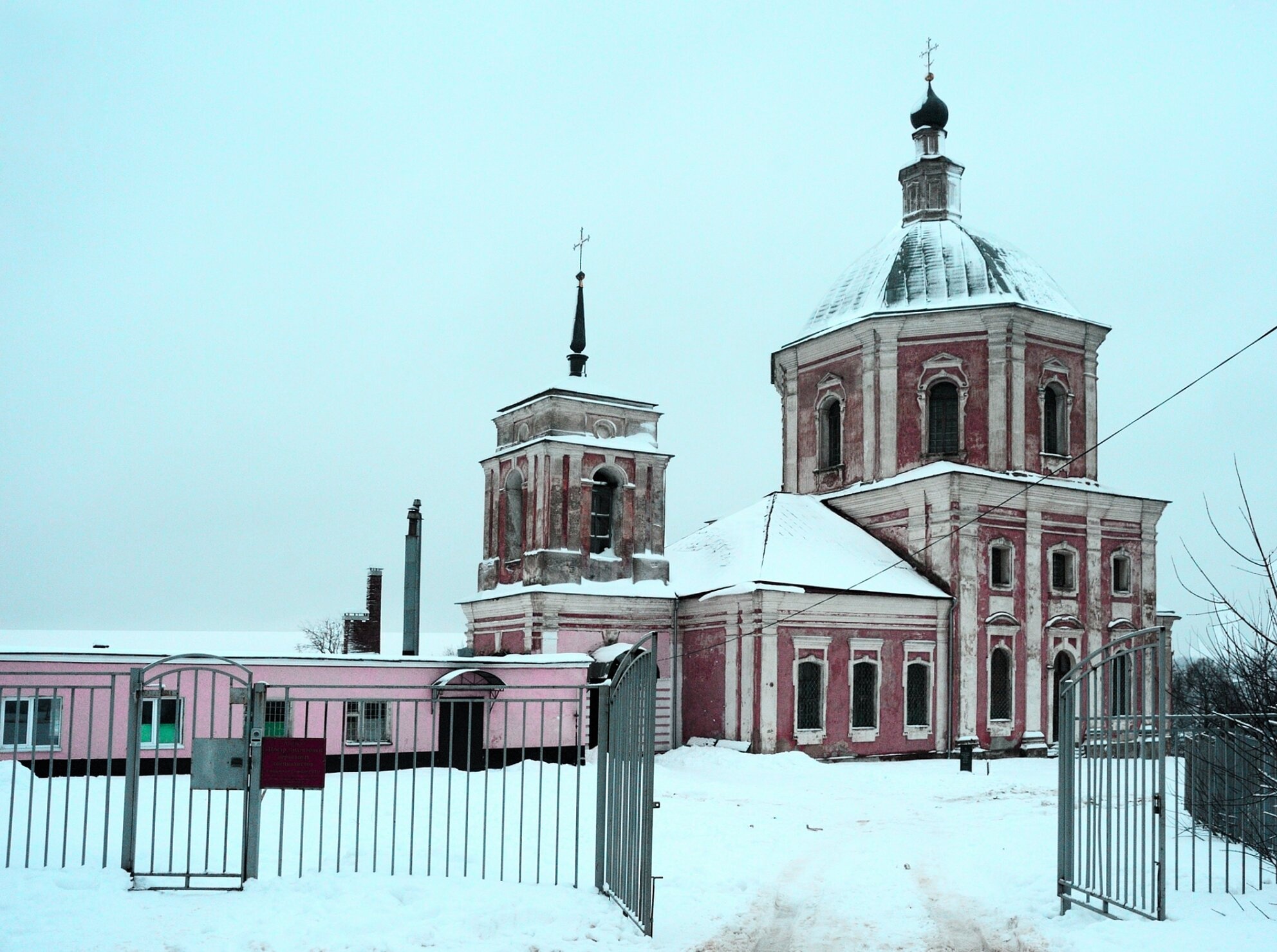 Церковь Георгия Победоносца в Смоленске - зимний вид