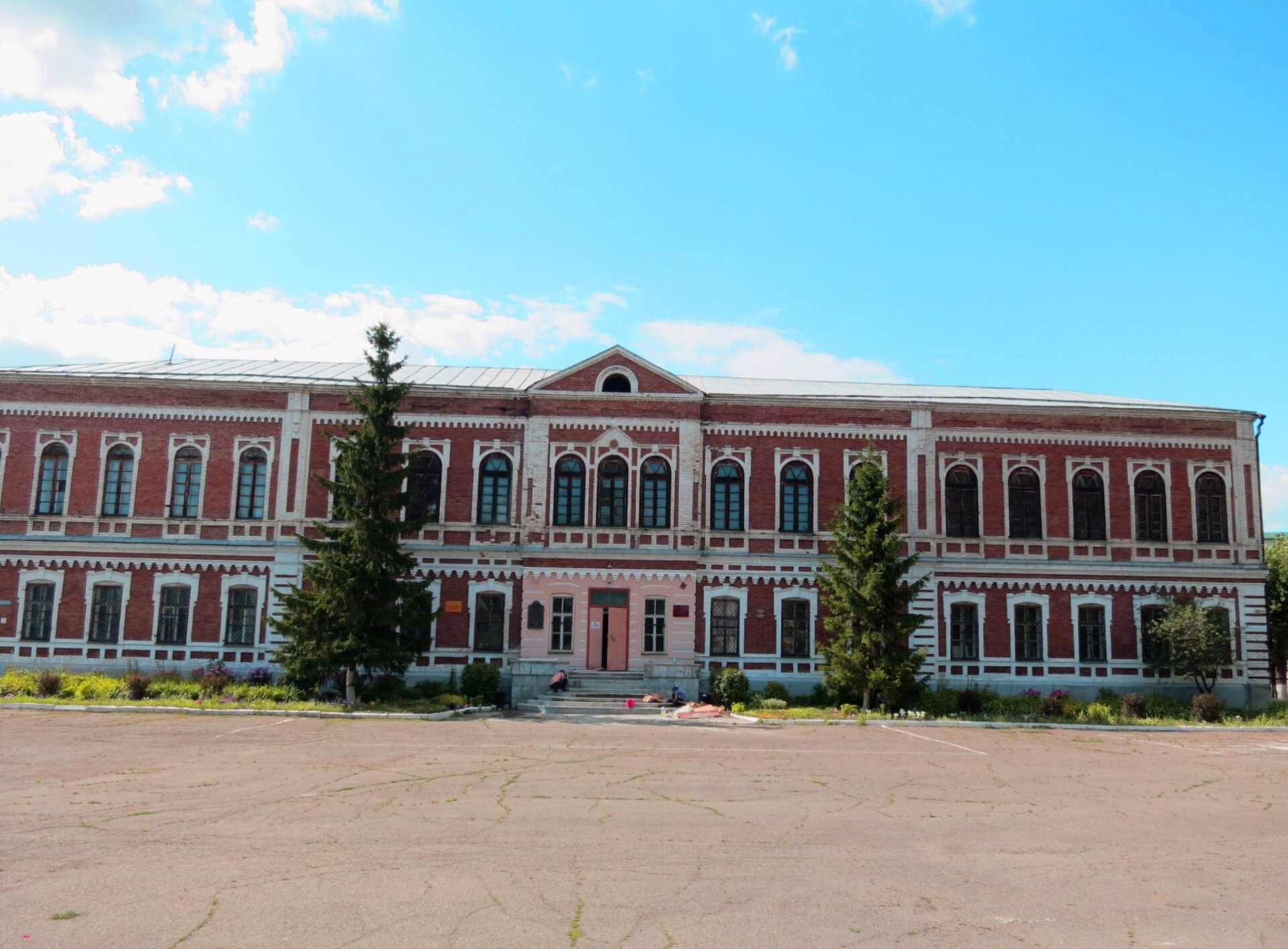 Бийская православная гимназия - историческое здание духовного образования