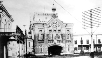 Знаменская (Власьевская) башня и церковь в Ярославле