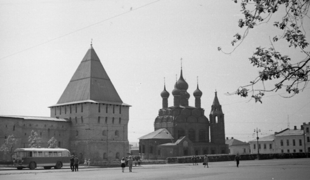 Церковь Богоявления в Ярославле на исторической фотографии 1960-х годов