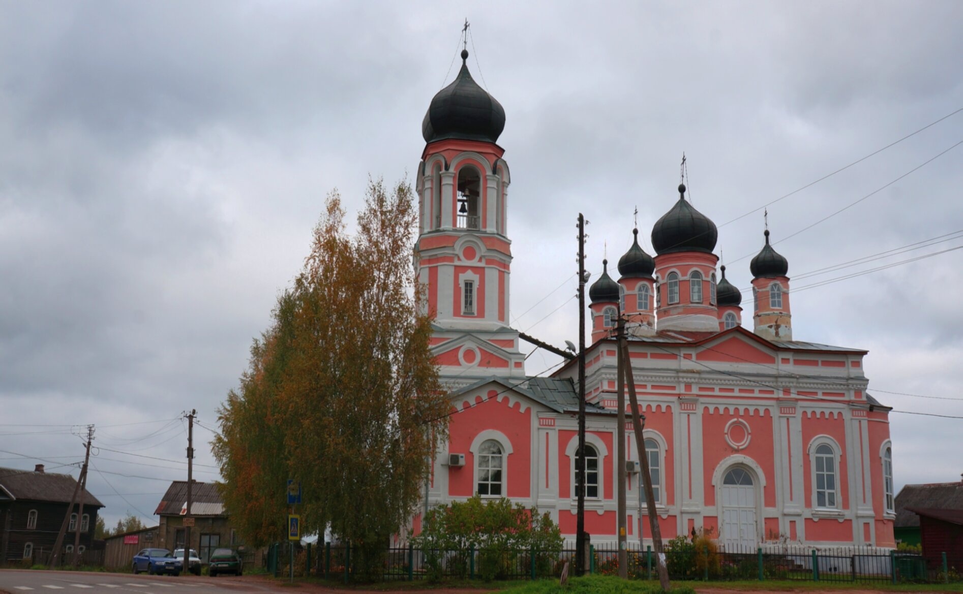 Церковь Троицы Живоначальной в посёлке Крестцы