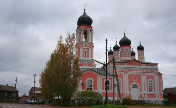 Церковь Троицы Живоначальной в посёлке Крестцы