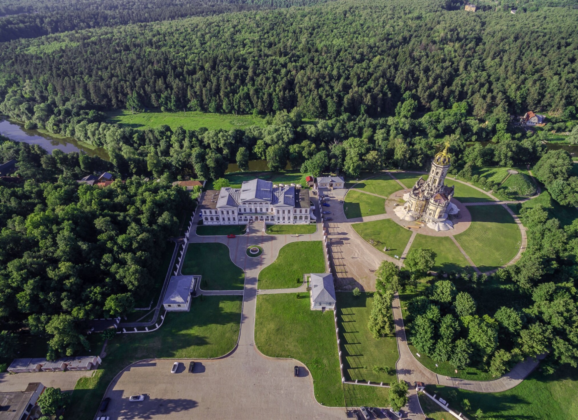 Знаменская церковь и усадьба Дубровицы