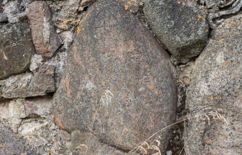 Каменная кладка фундамента Церкви Успения Пресвятой Богородицы в Ручице