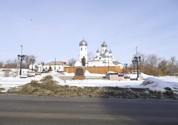 Свято-Троицкий собор и храм Димитрия Солунского в Троицке зимой