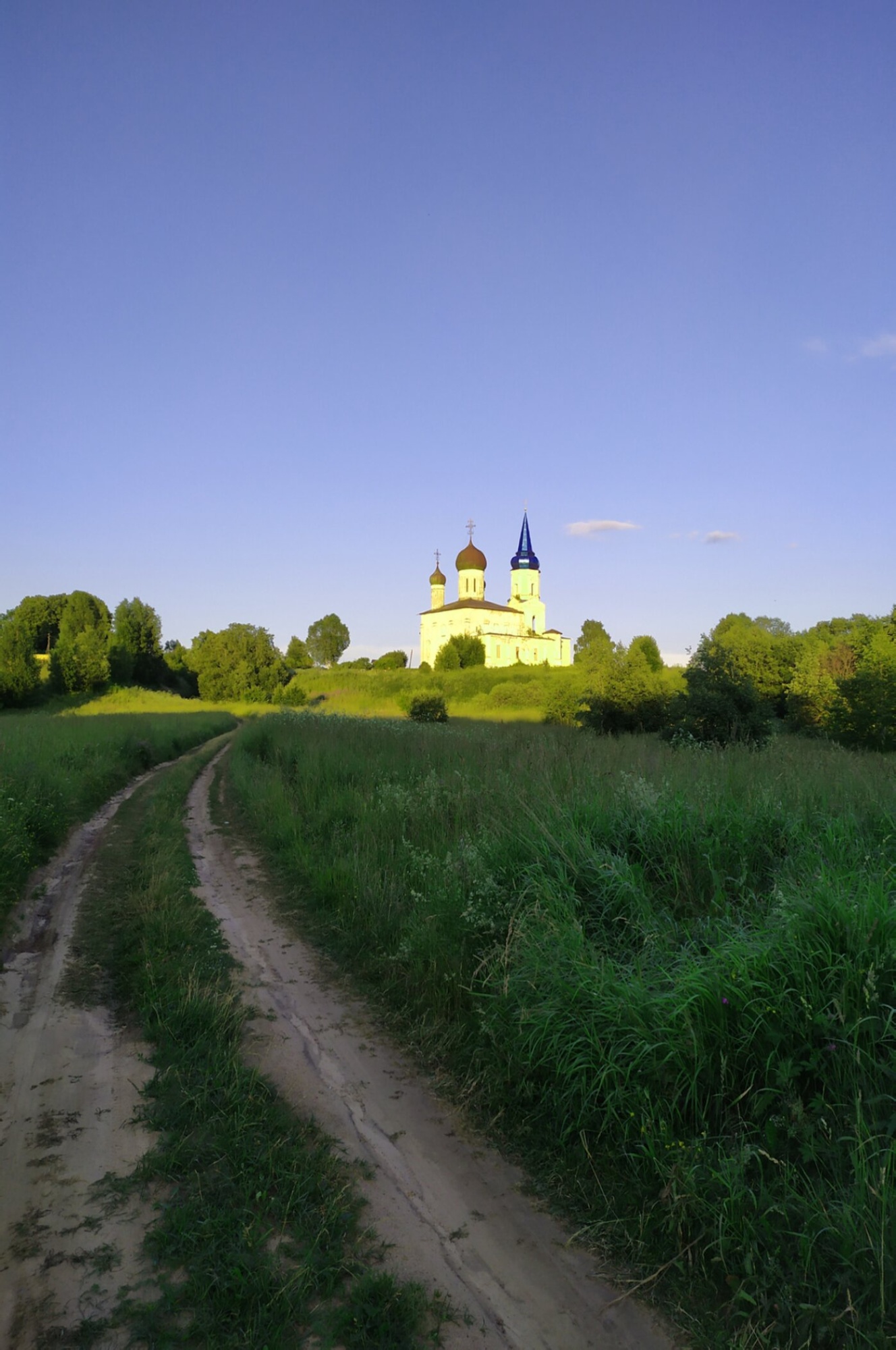 Успенская церковь в селе Иванищи