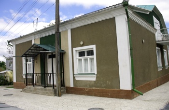 Здание в Свято-Троицком ставропигиальном женском монастыре города Корец