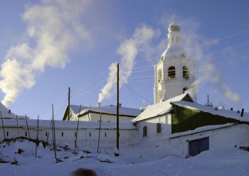 Троице-Стефановский Ульяновский мужской монастырь в зимнем убранстве