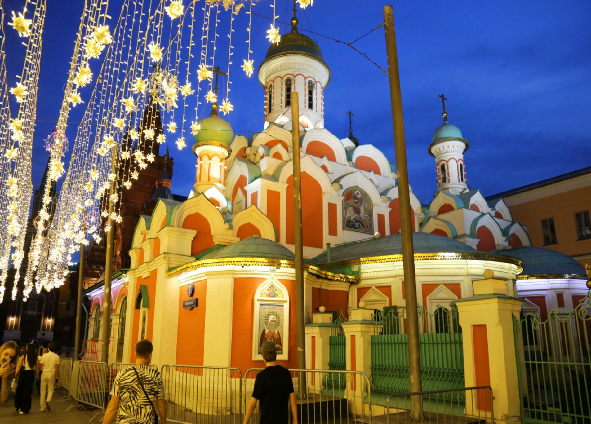 Казанский собор на Красной площади в вечернем освещении