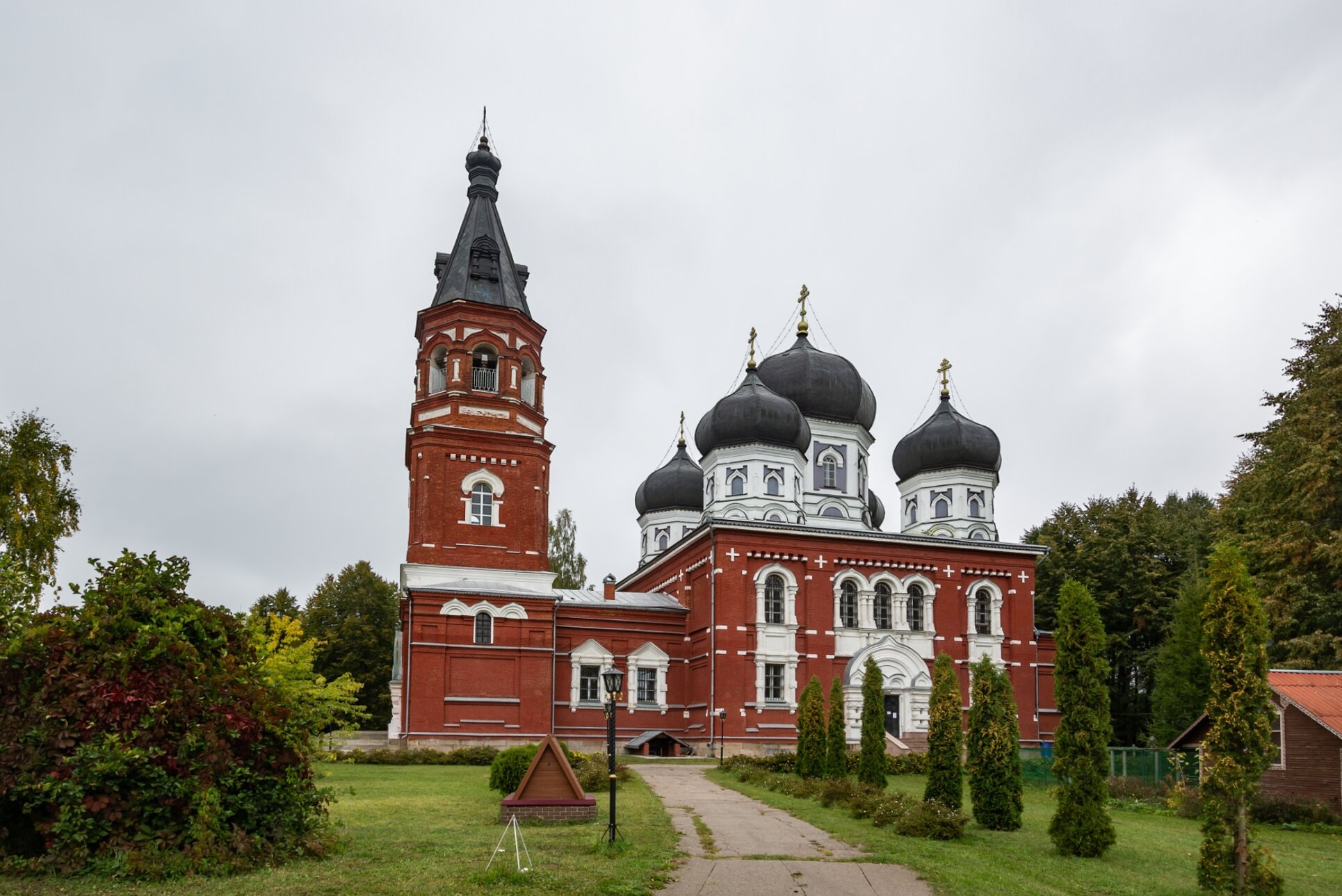 Александро-Невский женский монастырь в деревне Маклаково