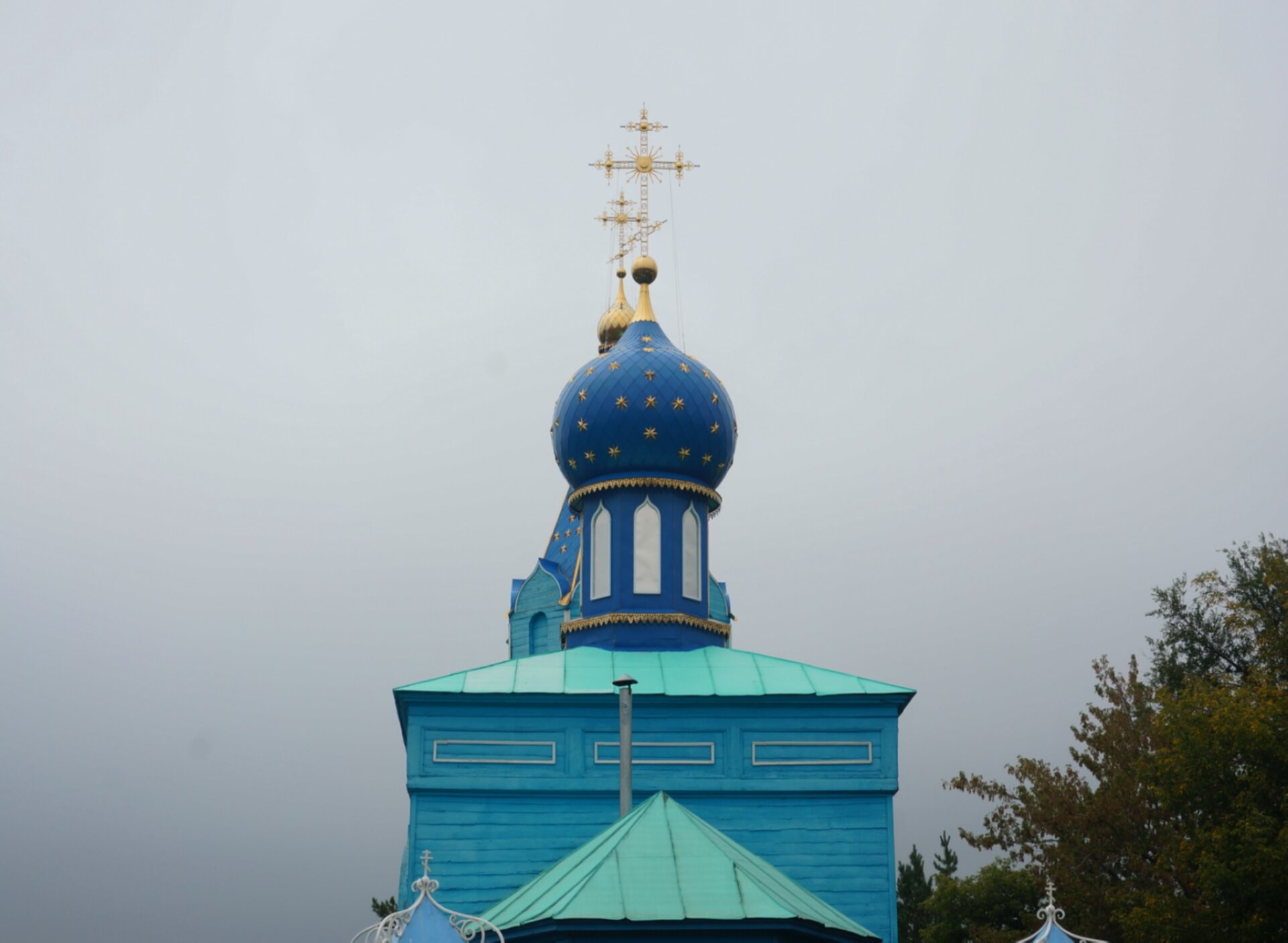 Голубой купол Свято-Троицкой церкви в селе Ташла