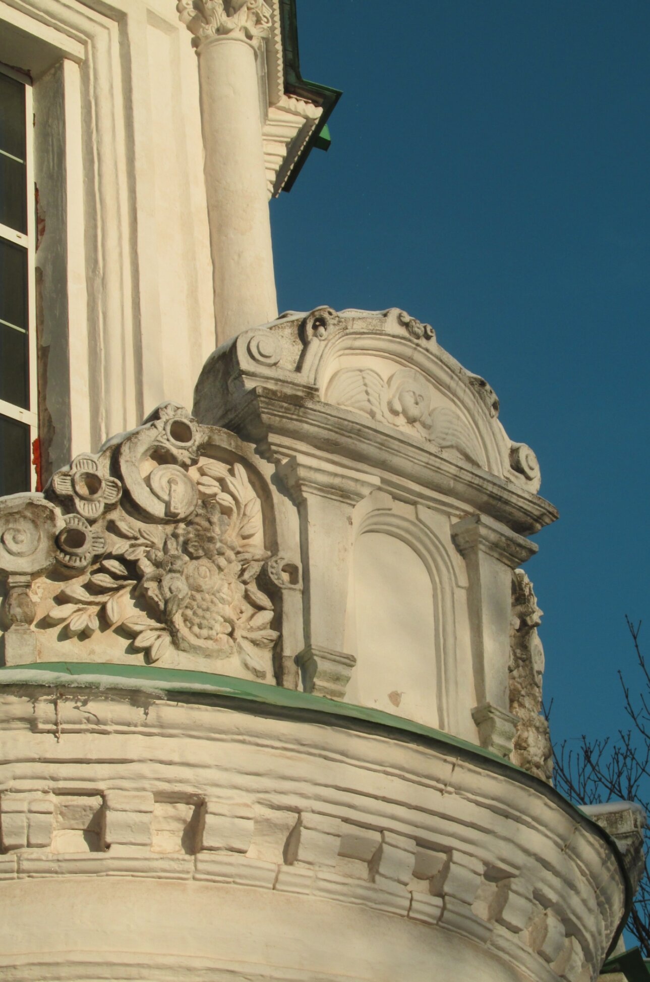 Фасад Знаменской церкви в Дубровицах