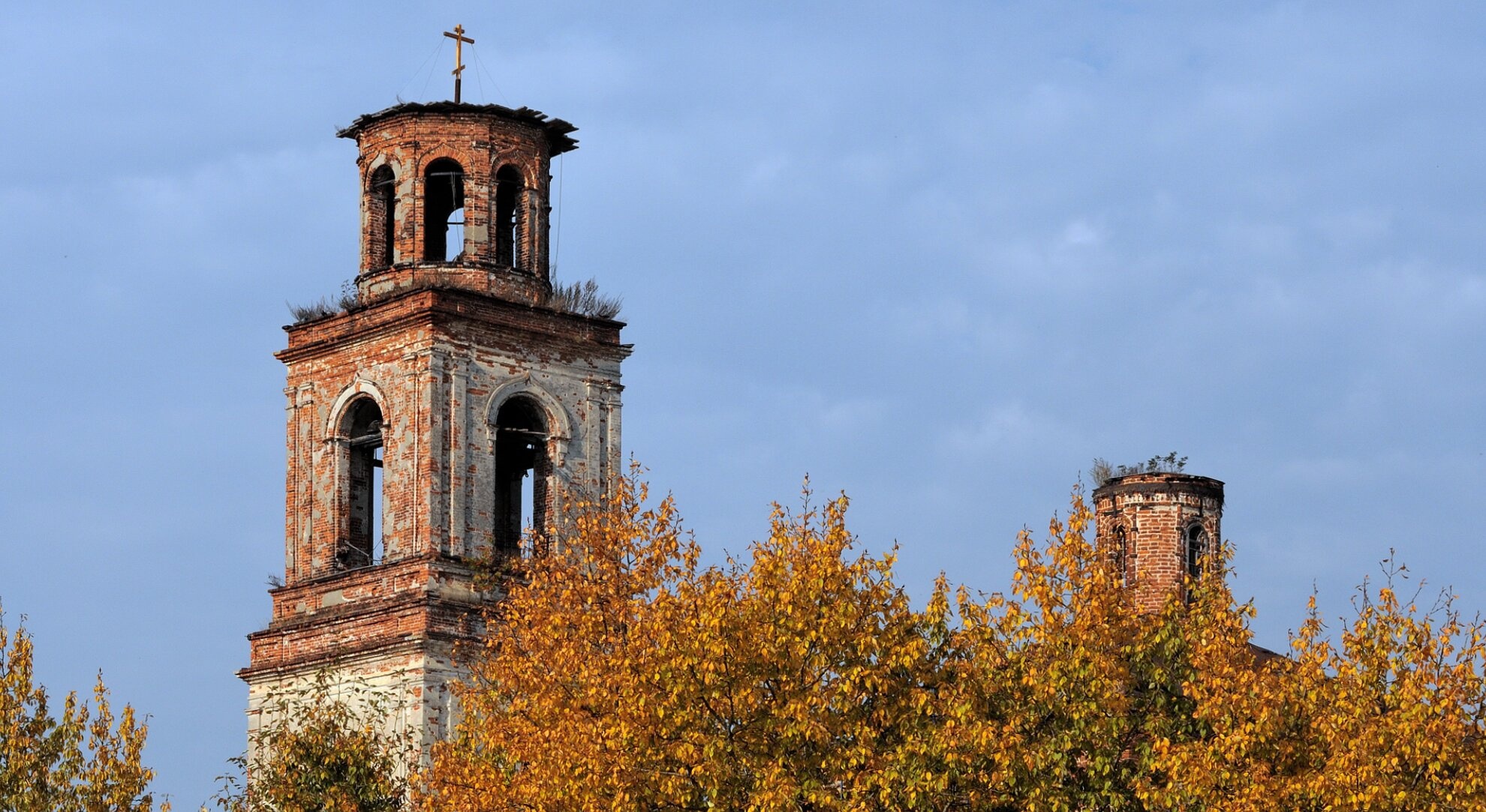 Смоленская церковь в Устье: осенняя фотография