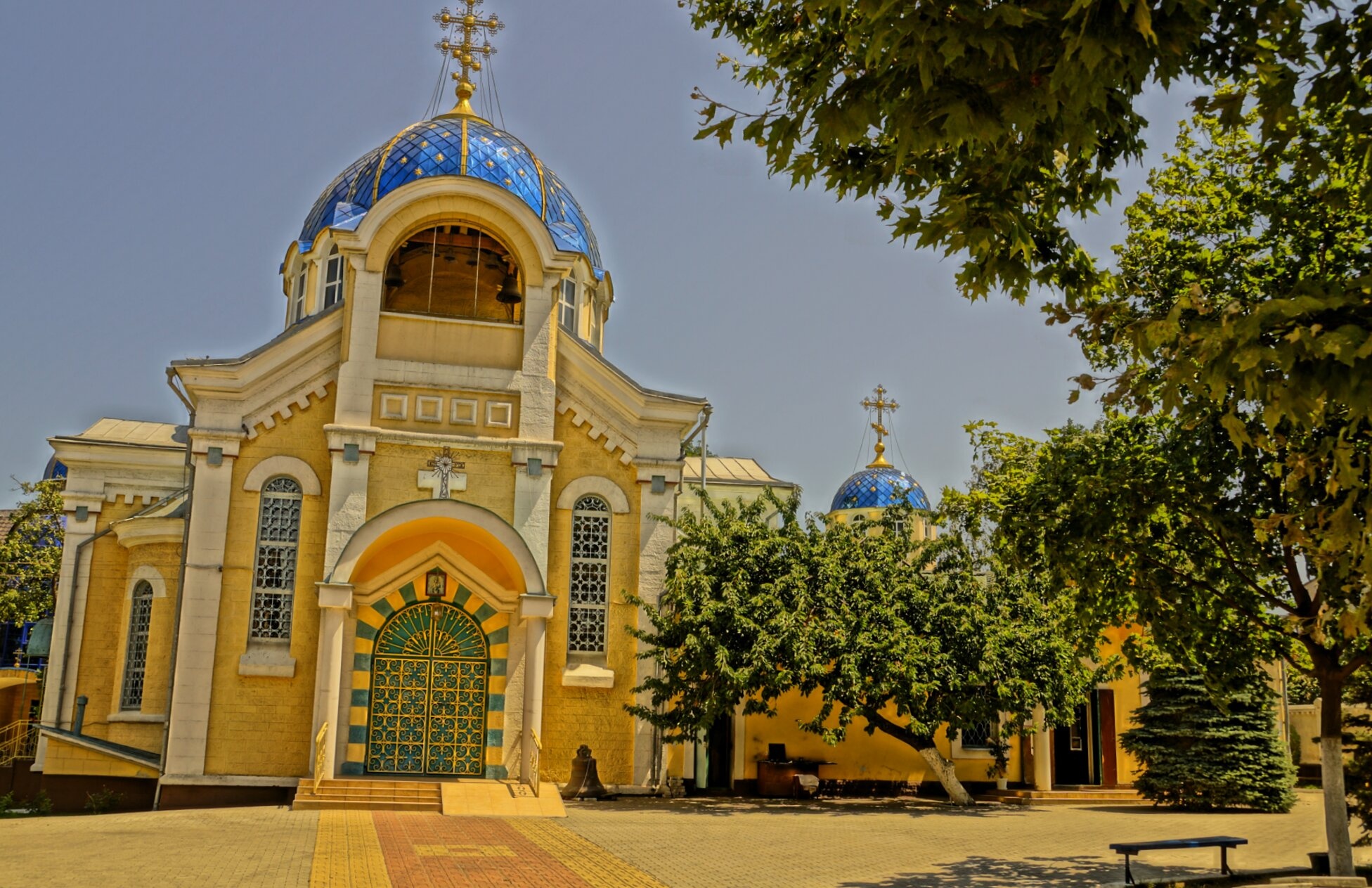 Свято-Успенский кафедральный собор в Махачкале