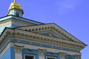 Храм Троицы Живоначальной в Серебряниках: фасад