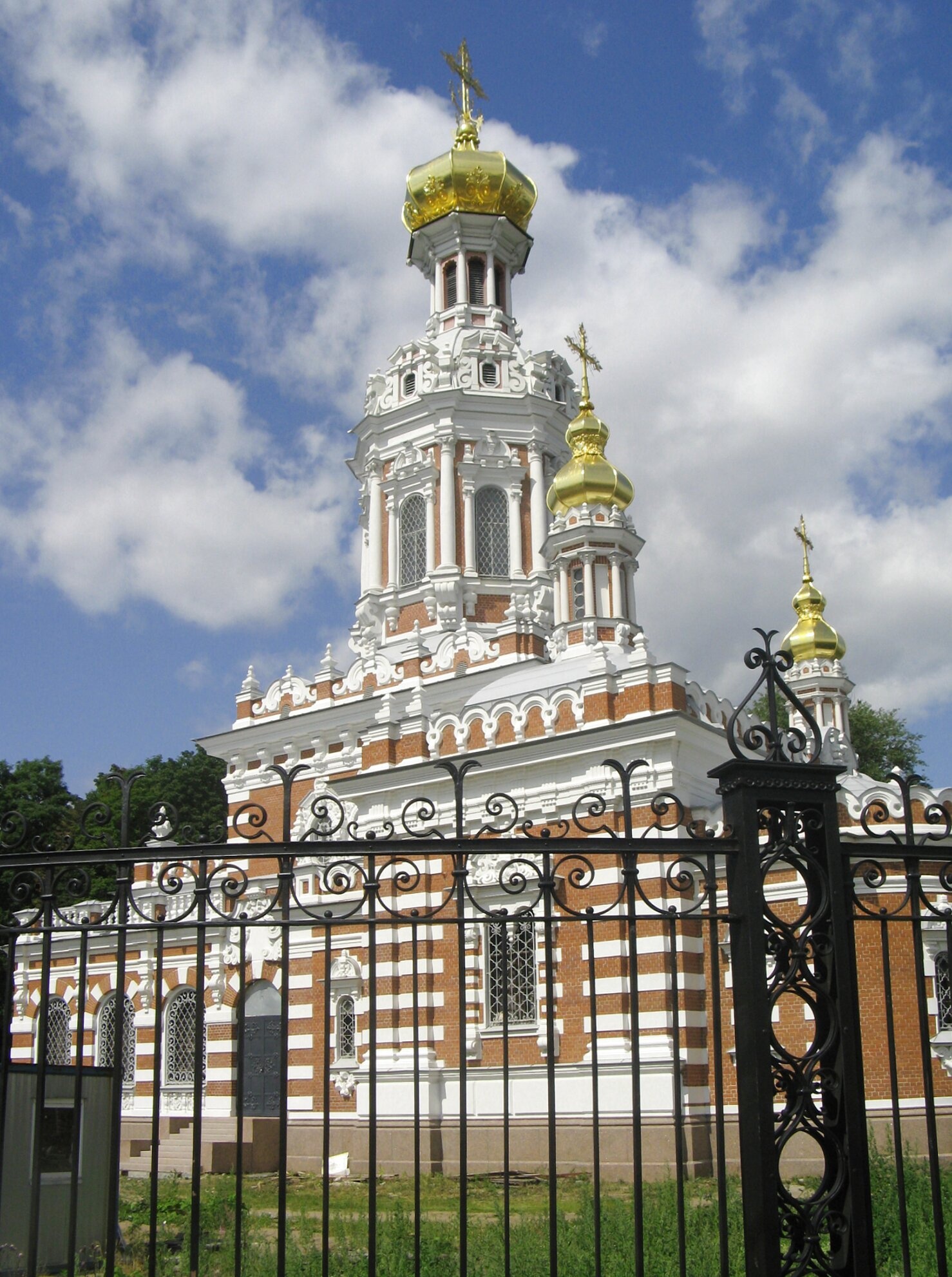 Воскресенская церковь на Смоленском кладбище Санкт-Петербурга