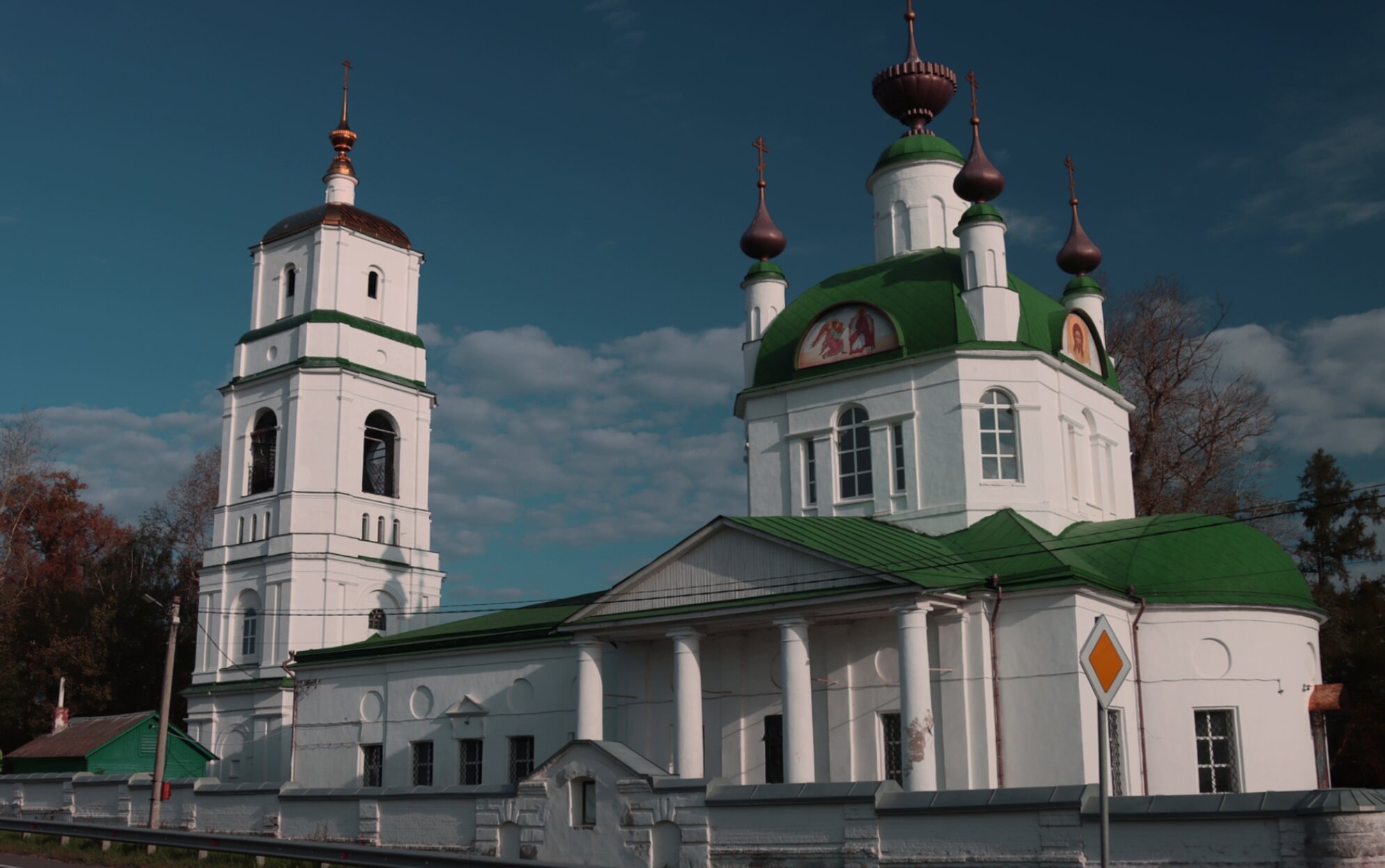Храм Живоначальной Троицы в селе Хотеичи