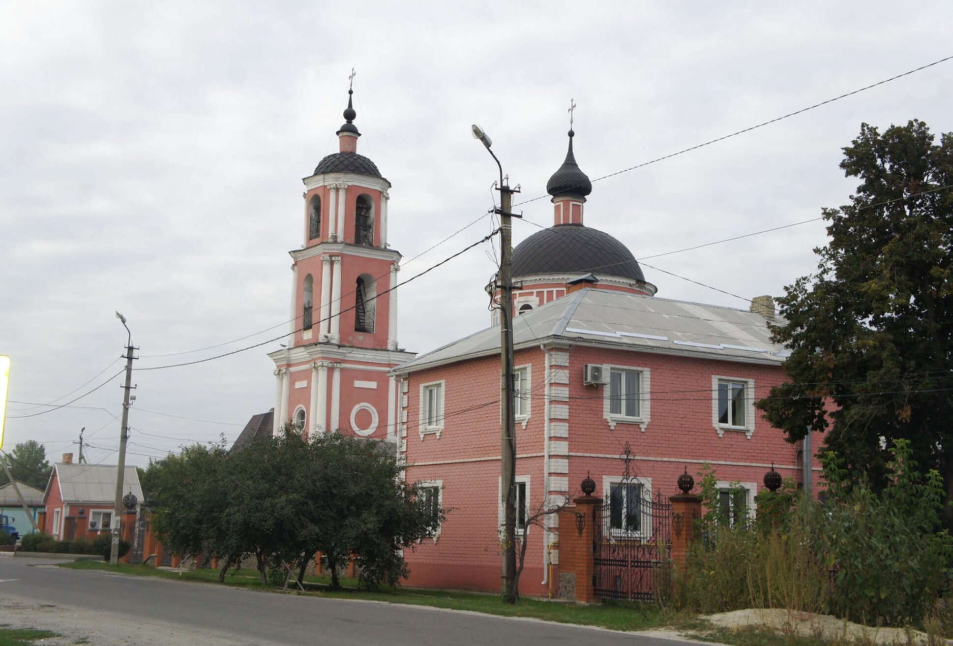 Крестовоздвиженский храм в Старом Осколе