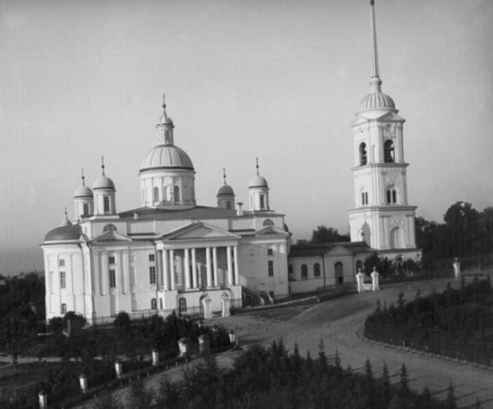 Спасский кафедральный собор в Пензе на исторической фотографии