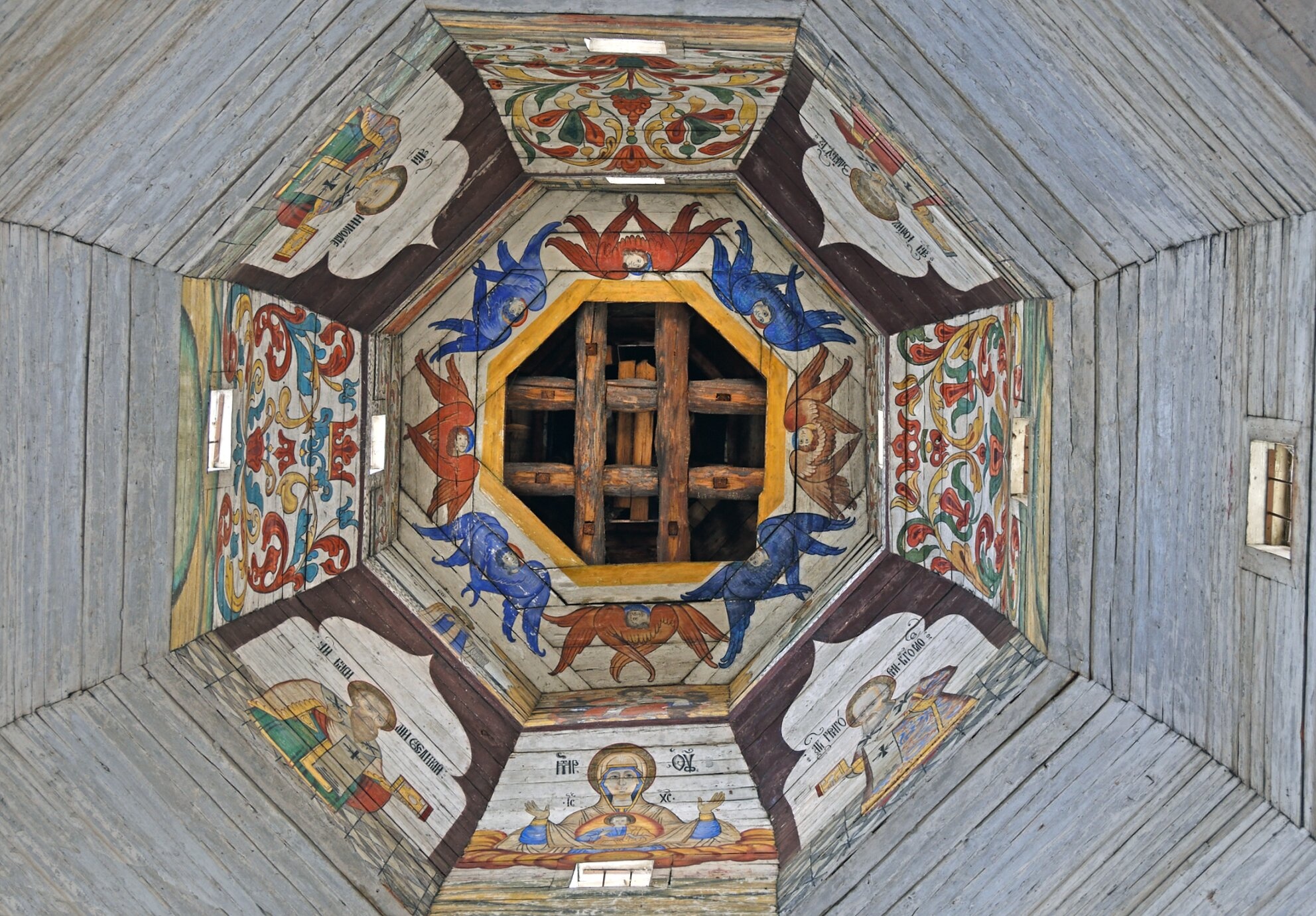 Шатровое небо Тихвинской церкви в Торжке