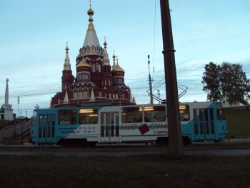Собор Святого Михаила Архангела в Ижевске: вид с улицы