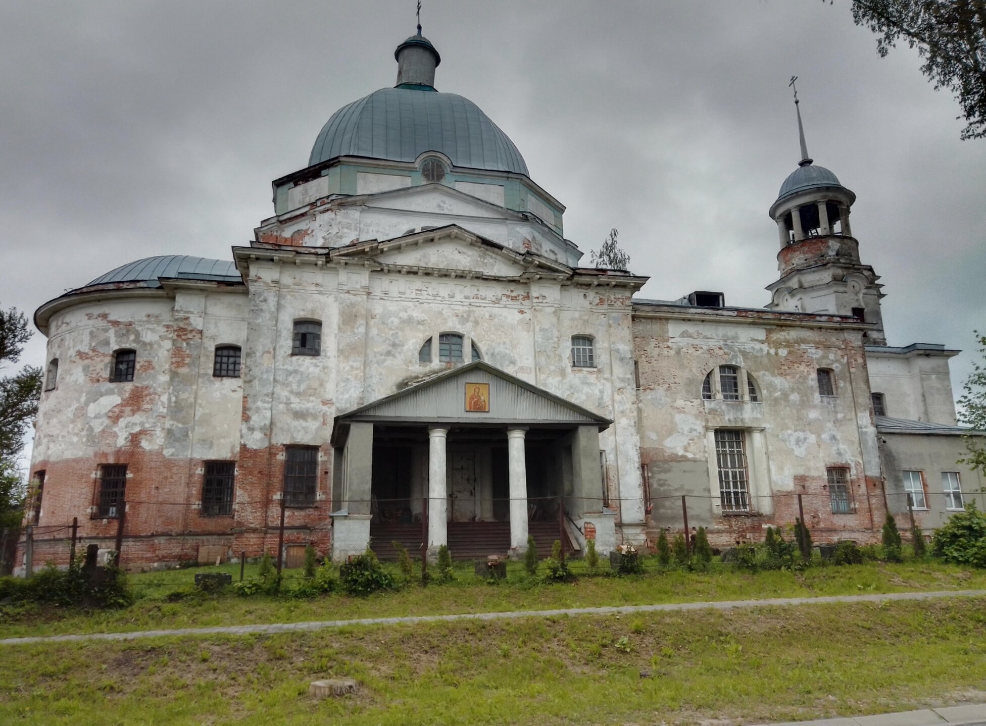 Храм Воскресения Христова в селе Ульяново